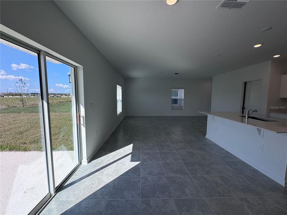 For Rent: $1,995 (4 beds, 2 baths, 1879 Square Feet)