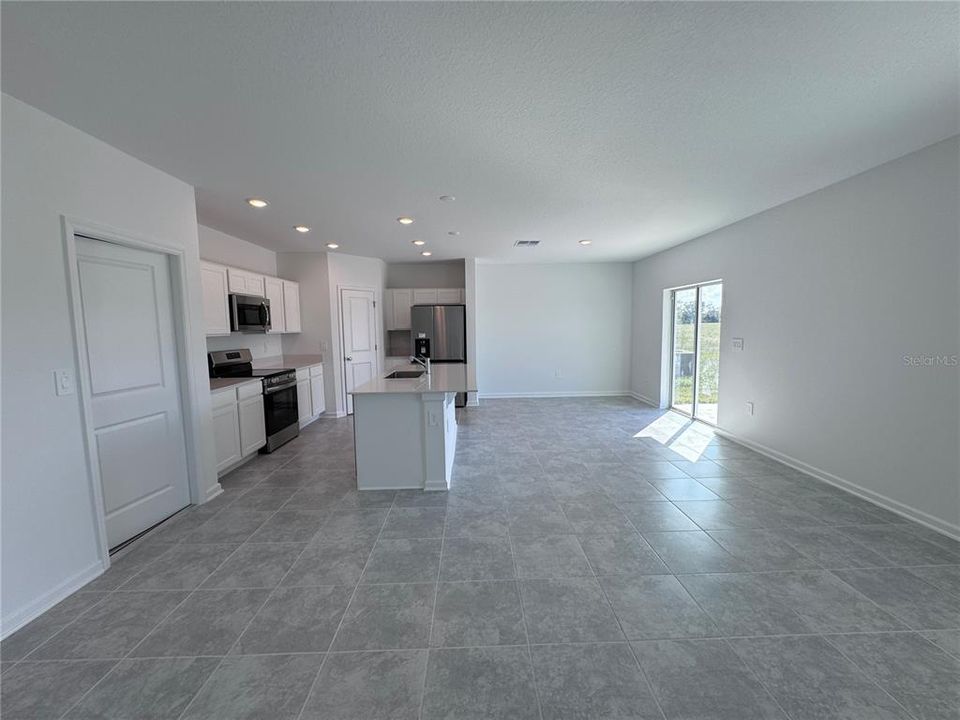 For Rent: $1,995 (4 beds, 2 baths, 1879 Square Feet)