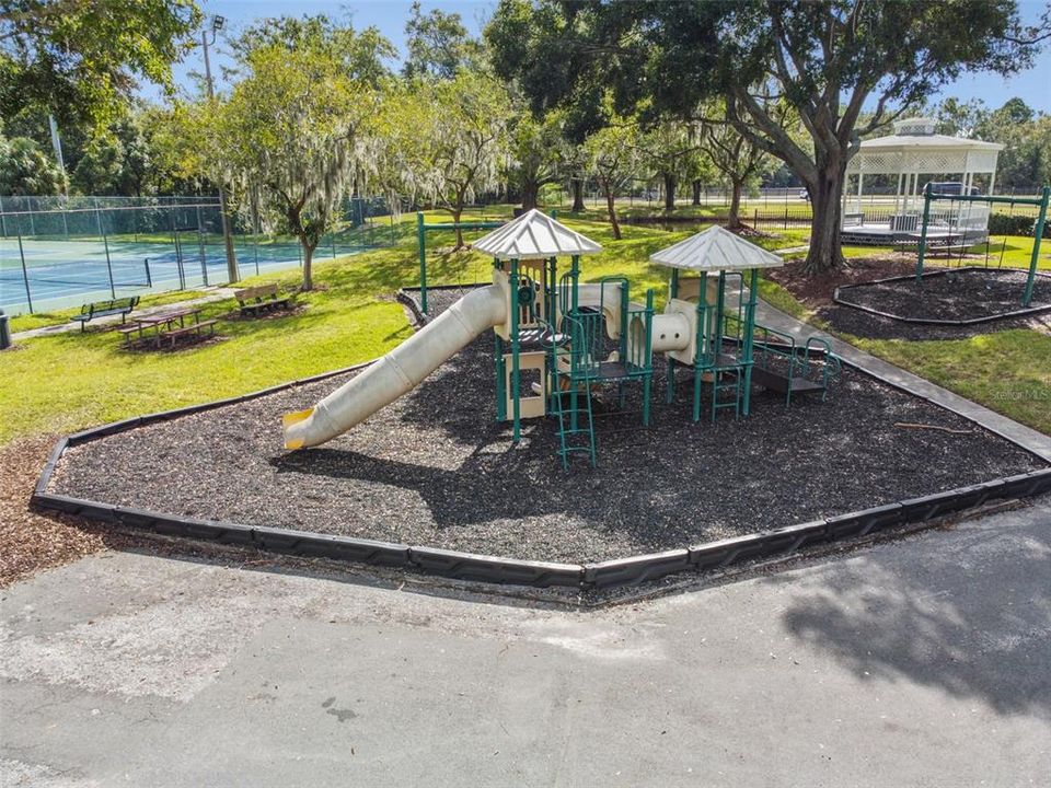 En Venta: $615,000 (4 camas, 3 baños, 2989 Pies cuadrados)