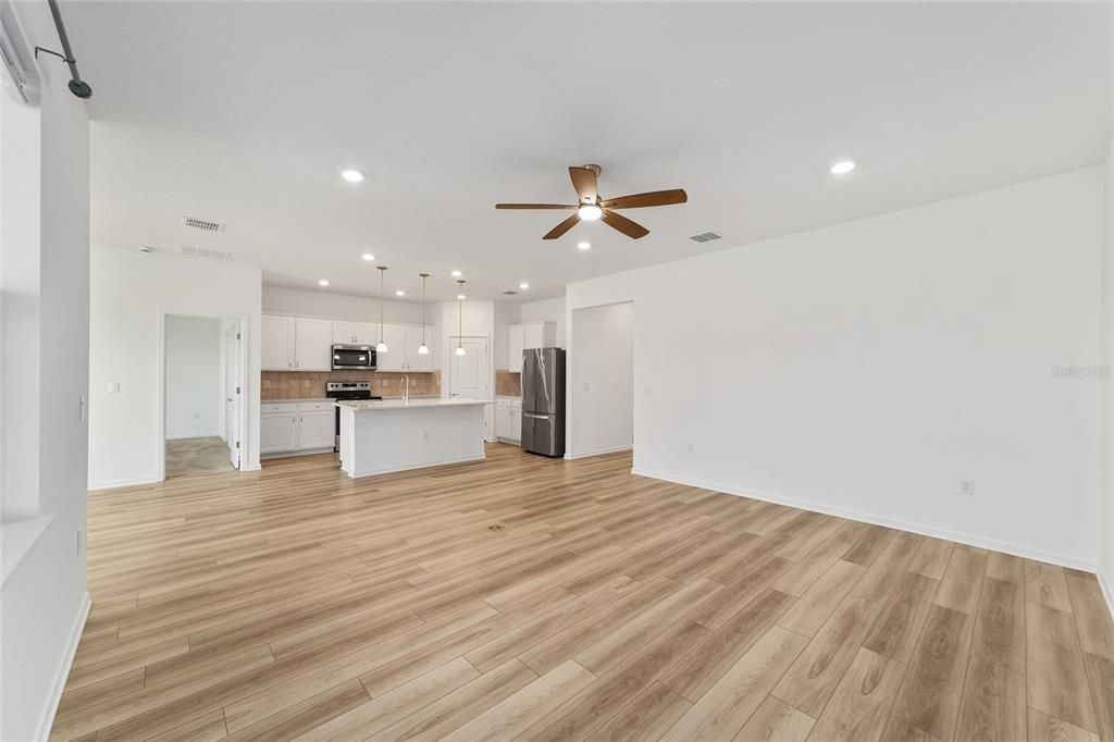 En Venta: $348,900 (3 camas, 2 baños, 1663 Pies cuadrados)