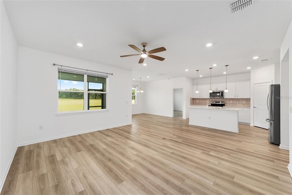 En Venta: $348,900 (3 camas, 2 baños, 1663 Pies cuadrados)