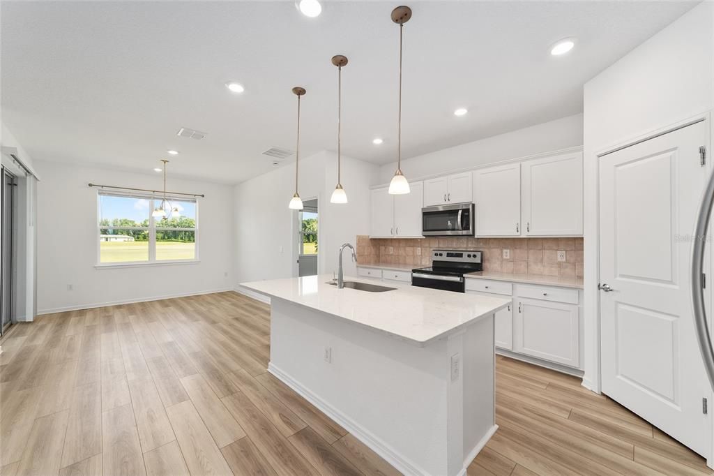 En Venta: $348,900 (3 camas, 2 baños, 1663 Pies cuadrados)
