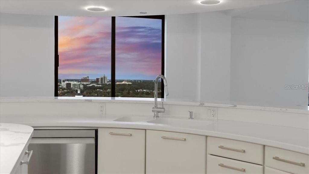 For Sale: $469,900 (1 beds, 1 baths, 1988 Square Feet)