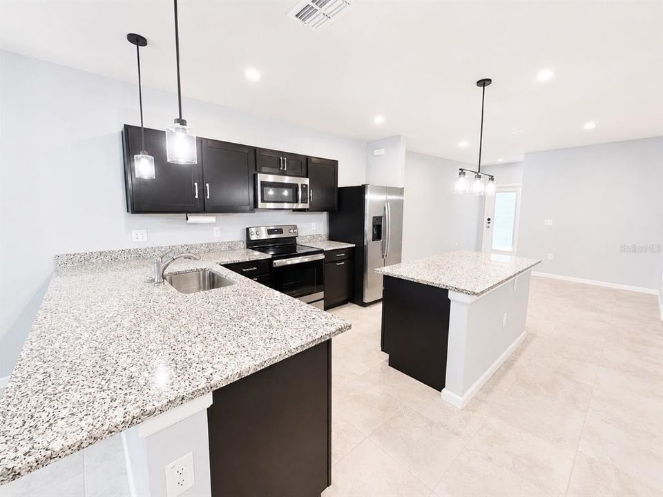 В аренду: $1,995 (3 спален, 2 ванн, 1440 Квадратных фут)