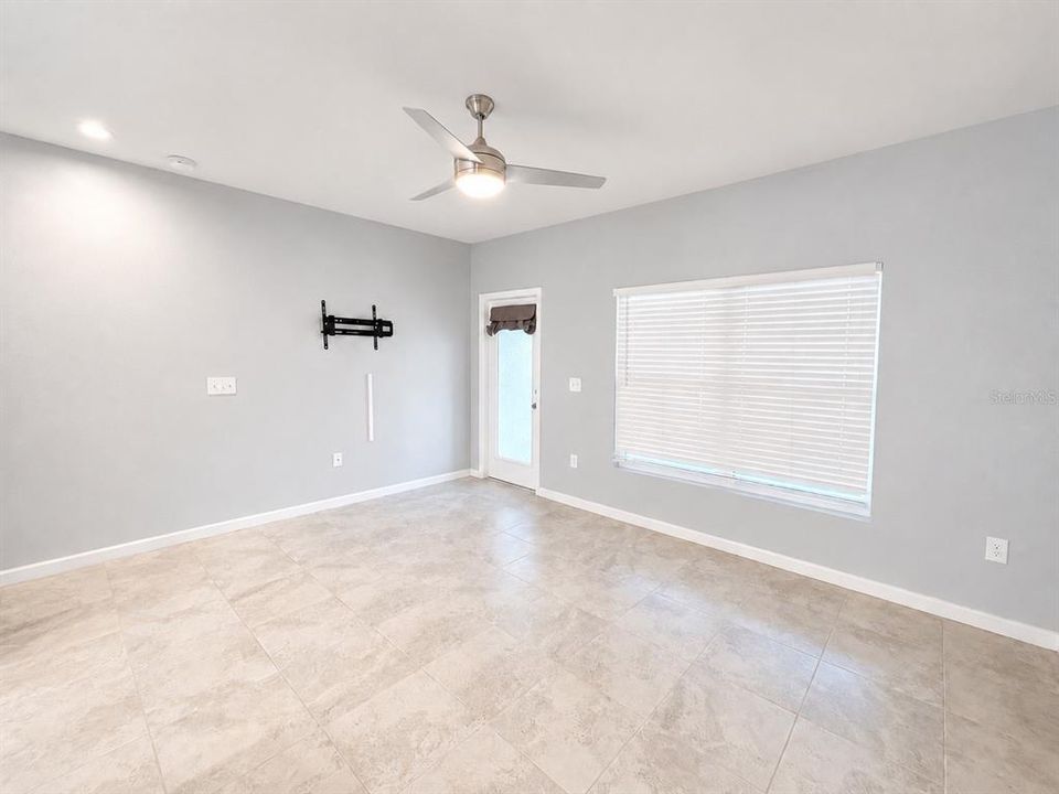В аренду: $1,995 (3 спален, 2 ванн, 1440 Квадратных фут)