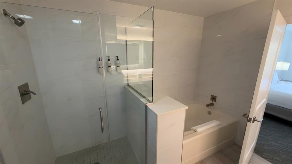 На продажу: $215,000 (2 спален, 2 ванн, 1265 Квадратных фут)