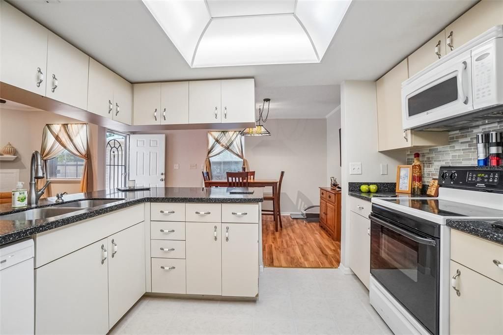 En Venta: $222,222 (2 camas, 2 baños, 1325 Pies cuadrados)