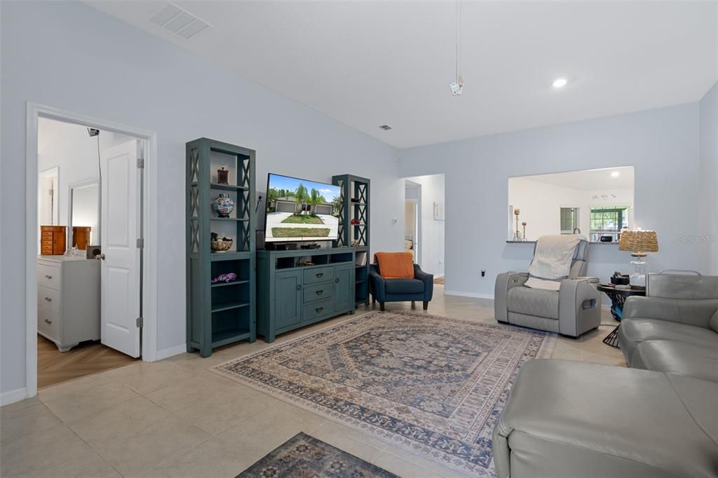 For Sale: $245,990 (3 beds, 2 baths, 1337 Square Feet)