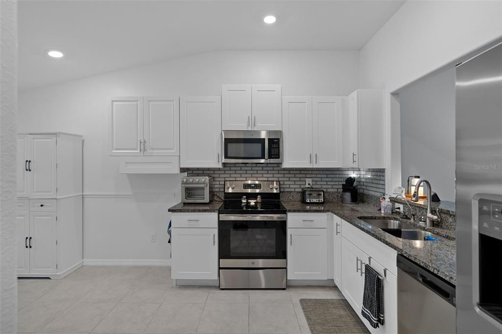 For Sale: $245,990 (3 beds, 2 baths, 1337 Square Feet)
