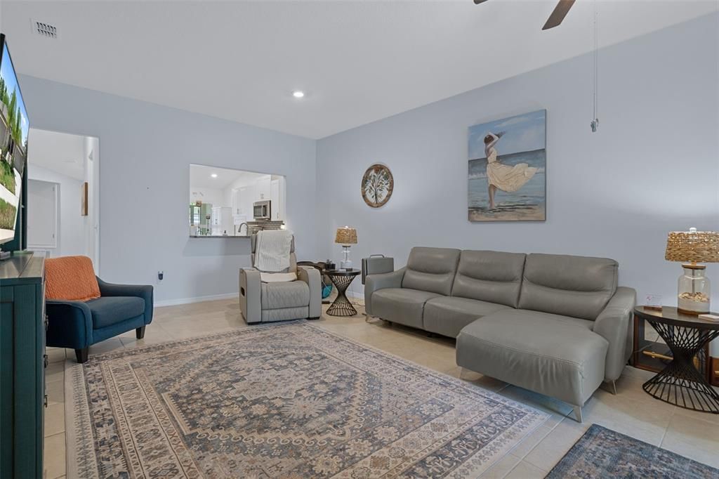For Sale: $245,990 (3 beds, 2 baths, 1337 Square Feet)
