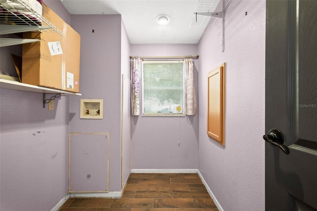 For Sale: $275,000 (3 beds, 2 baths, 1696 Square Feet)
