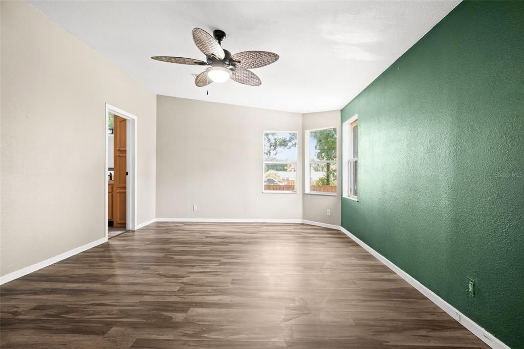 For Sale: $275,000 (3 beds, 2 baths, 1696 Square Feet)