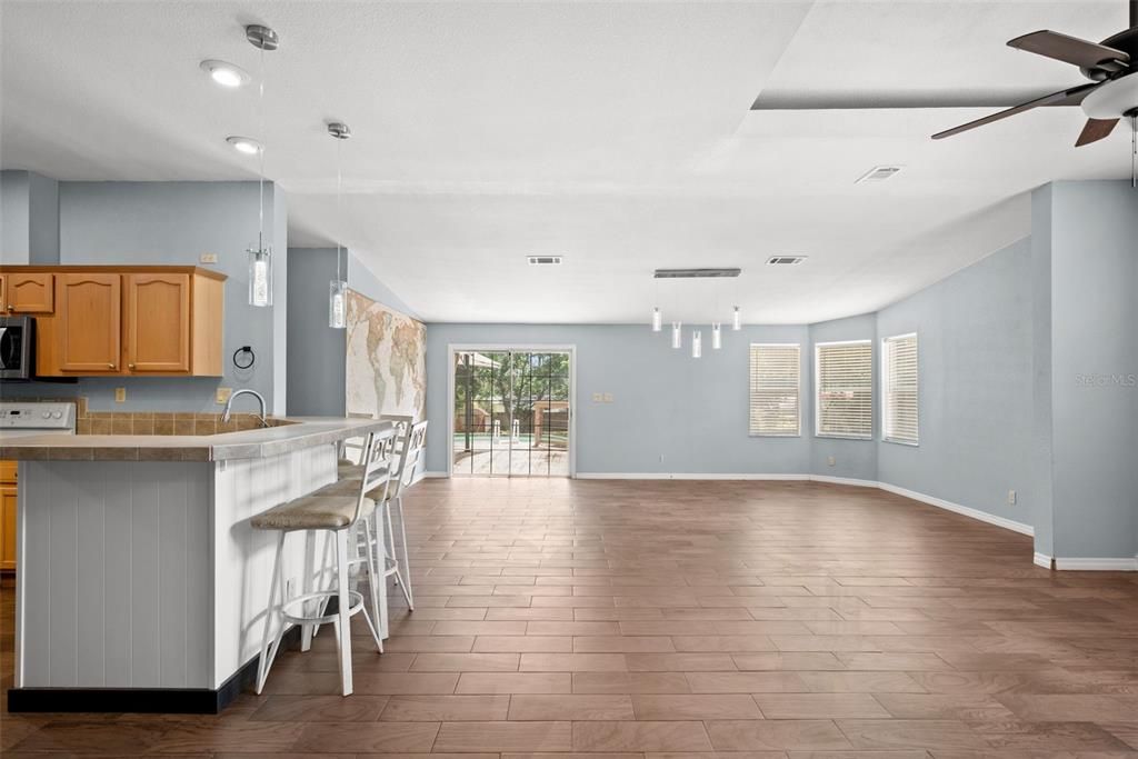 For Sale: $275,000 (3 beds, 2 baths, 1696 Square Feet)