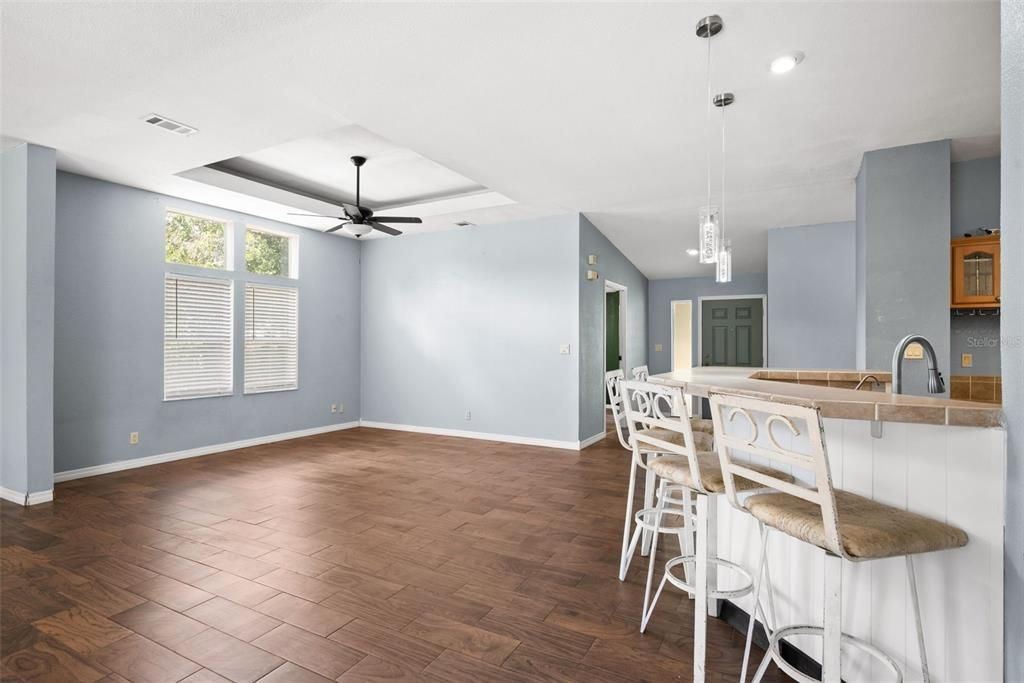 For Sale: $275,000 (3 beds, 2 baths, 1696 Square Feet)