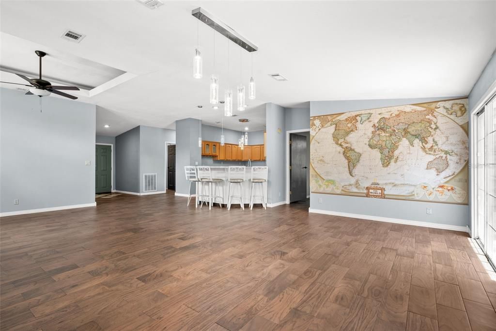 For Sale: $275,000 (3 beds, 2 baths, 1696 Square Feet)