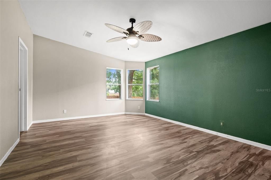 For Sale: $275,000 (3 beds, 2 baths, 1696 Square Feet)