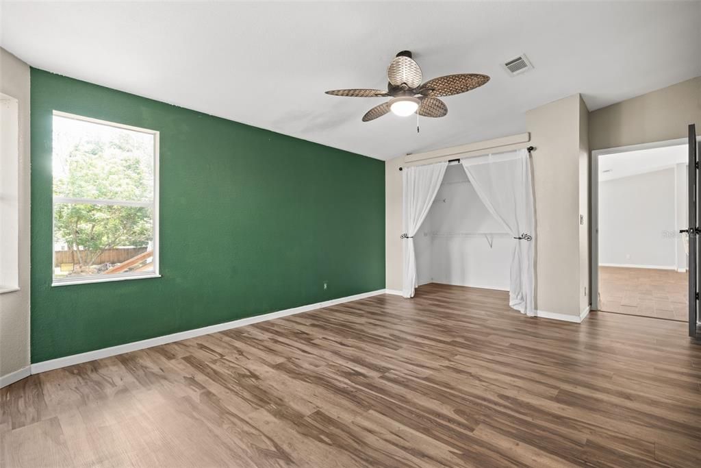 For Sale: $275,000 (3 beds, 2 baths, 1696 Square Feet)