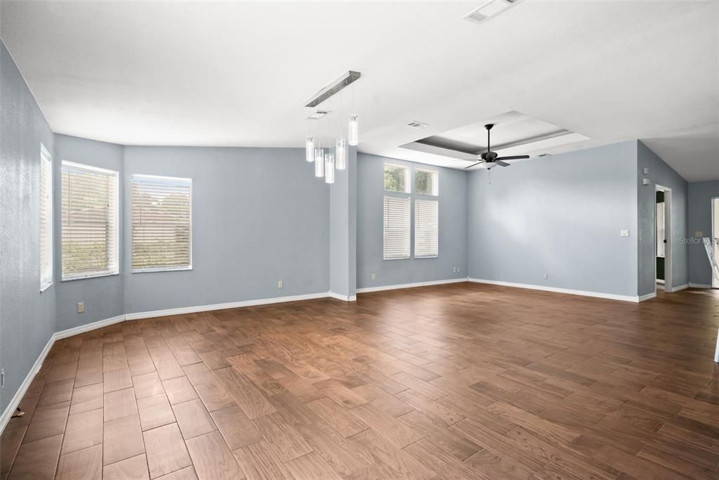 For Sale: $275,000 (3 beds, 2 baths, 1696 Square Feet)