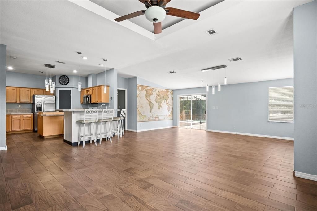 For Sale: $275,000 (3 beds, 2 baths, 1696 Square Feet)