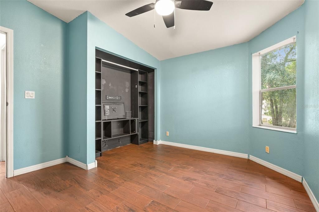 For Sale: $275,000 (3 beds, 2 baths, 1696 Square Feet)