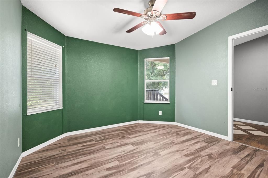 For Sale: $275,000 (3 beds, 2 baths, 1696 Square Feet)
