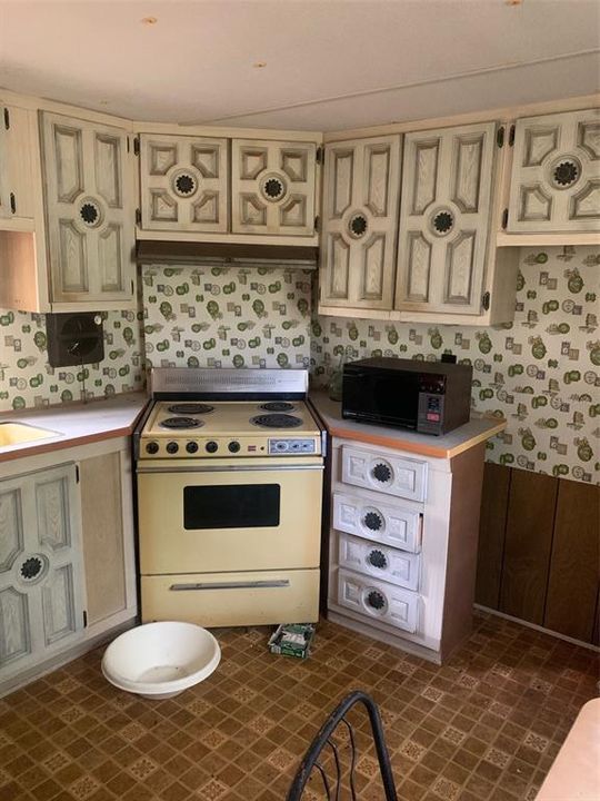 For Sale: $47,500 (2 beds, 2 baths, 732 Square Feet)
