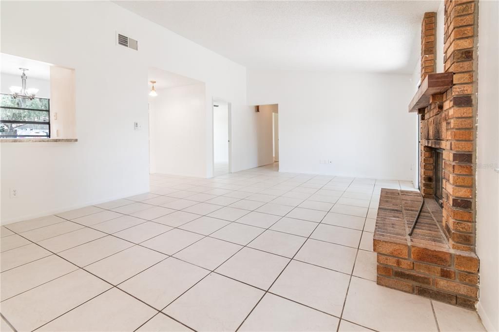 For Sale: $340,000 (4 beds, 2 baths, 1371 Square Feet)