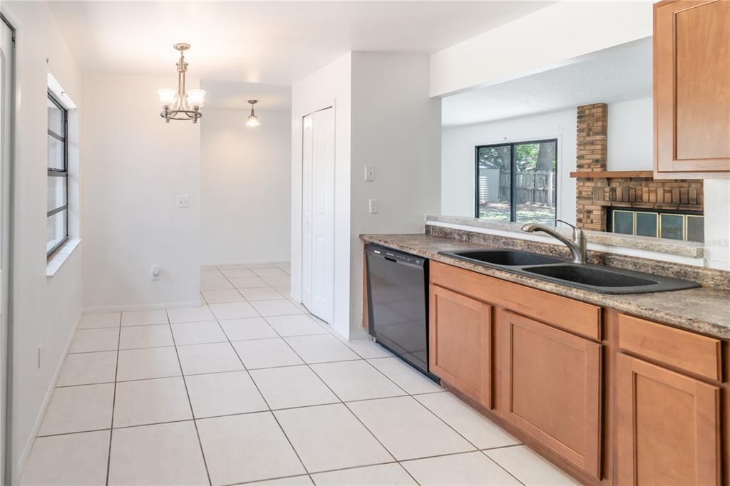 For Sale: $340,000 (4 beds, 2 baths, 1371 Square Feet)