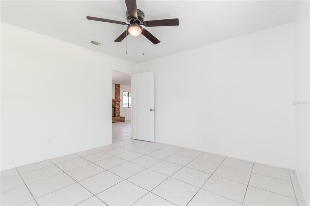 For Sale: $340,000 (4 beds, 2 baths, 1371 Square Feet)