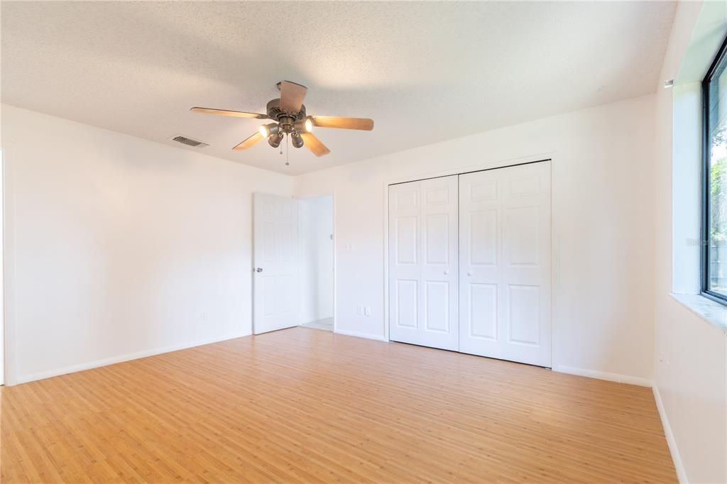 For Sale: $340,000 (4 beds, 2 baths, 1371 Square Feet)