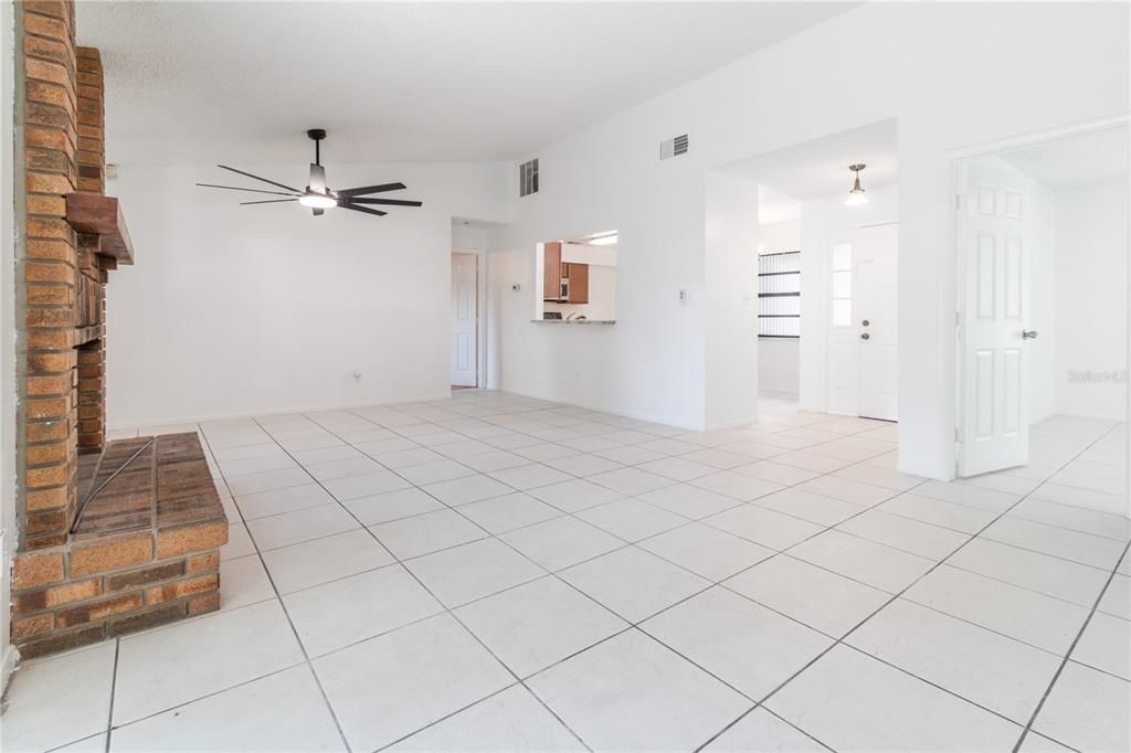 For Sale: $340,000 (4 beds, 2 baths, 1371 Square Feet)