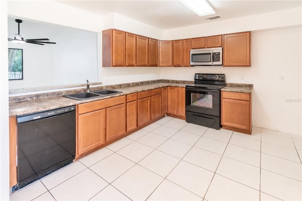For Sale: $340,000 (4 beds, 2 baths, 1371 Square Feet)