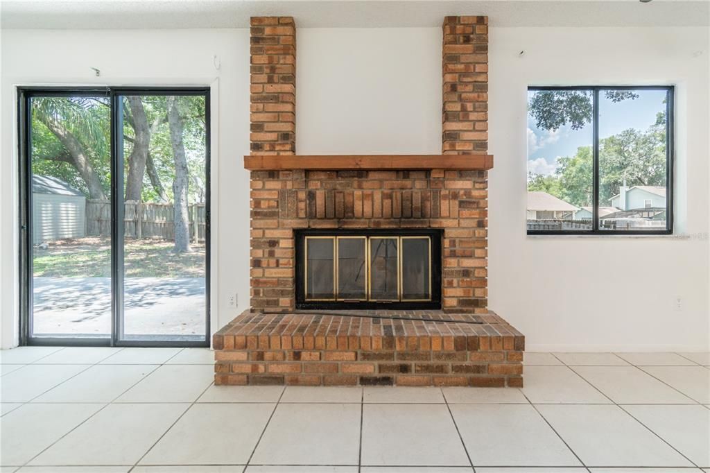 For Sale: $340,000 (4 beds, 2 baths, 1371 Square Feet)
