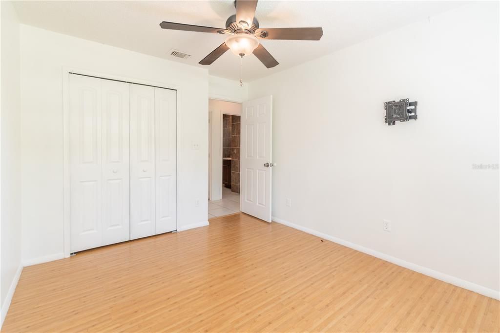 For Sale: $340,000 (4 beds, 2 baths, 1371 Square Feet)
