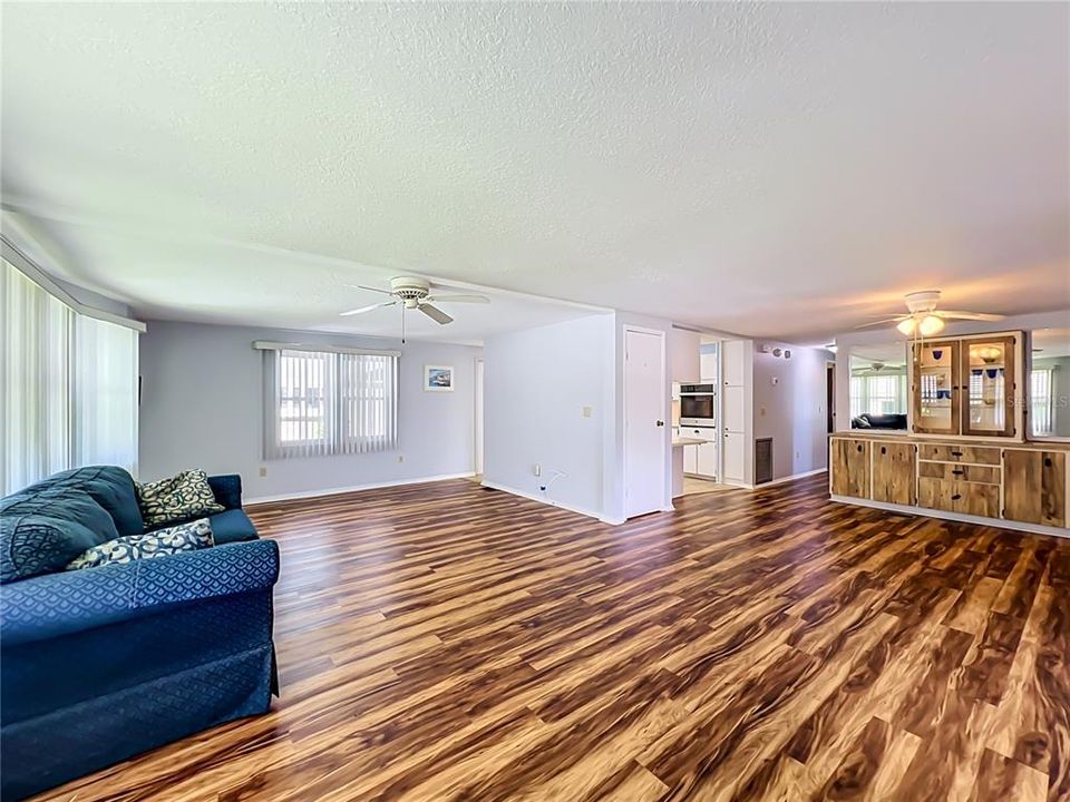 For Sale: $215,000 (3 beds, 2 baths, 1530 Square Feet)