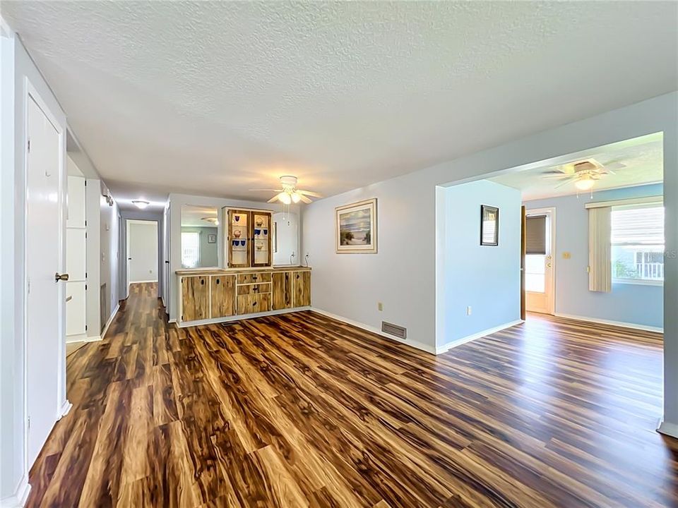 For Sale: $215,000 (3 beds, 2 baths, 1530 Square Feet)