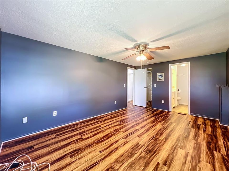 For Sale: $215,000 (3 beds, 2 baths, 1530 Square Feet)