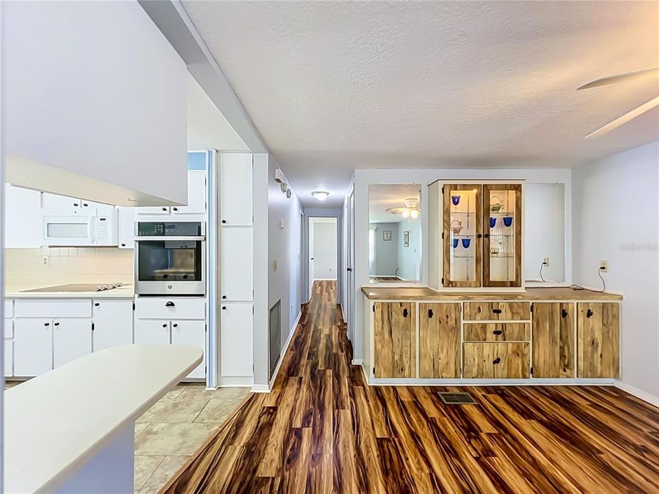 For Sale: $215,000 (3 beds, 2 baths, 1530 Square Feet)