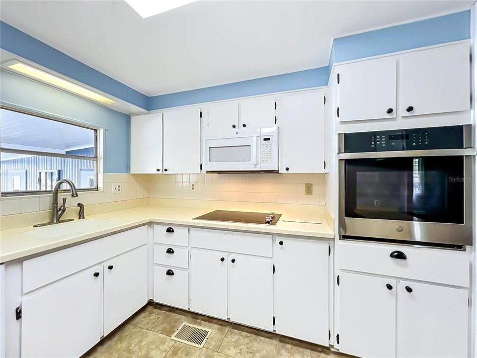 For Sale: $215,000 (3 beds, 2 baths, 1530 Square Feet)