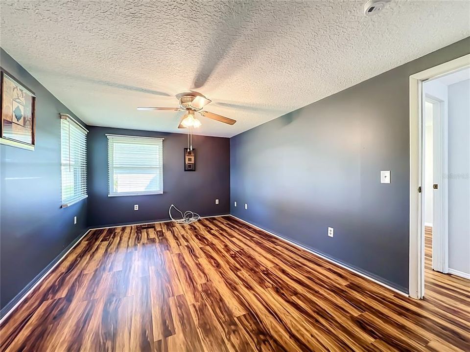 For Sale: $215,000 (3 beds, 2 baths, 1530 Square Feet)
