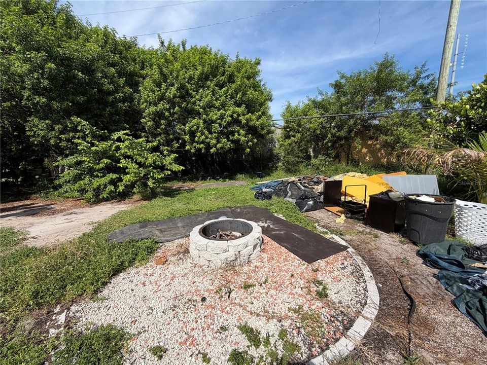 На продажу: $399,999 (3 спален, 1 ванн, 1170 Квадратных фут)