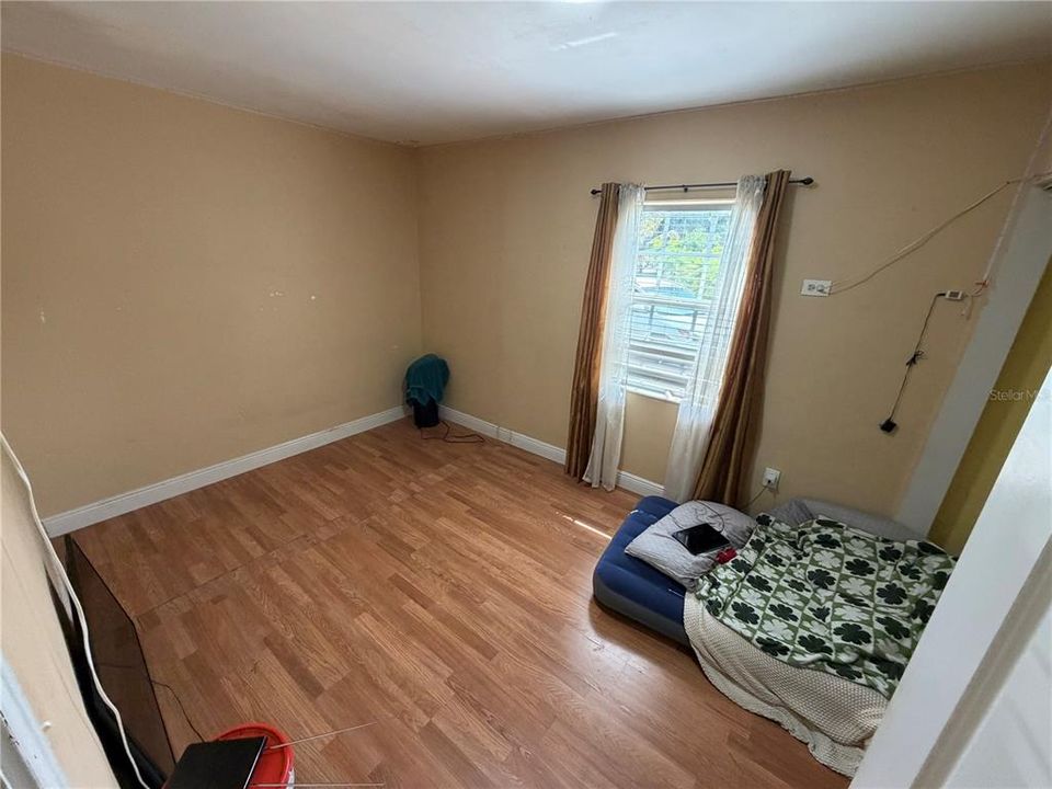 На продажу: $399,999 (3 спален, 1 ванн, 1170 Квадратных фут)
