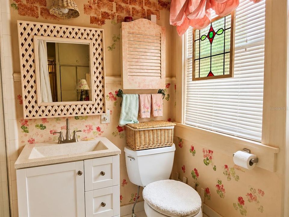 For Sale: $249,900 (2 beds, 2 baths, 1300 Square Feet)