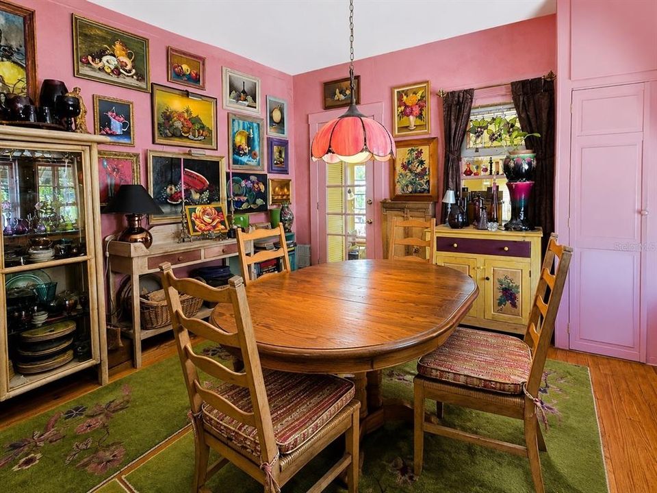 For Sale: $249,900 (2 beds, 2 baths, 1300 Square Feet)