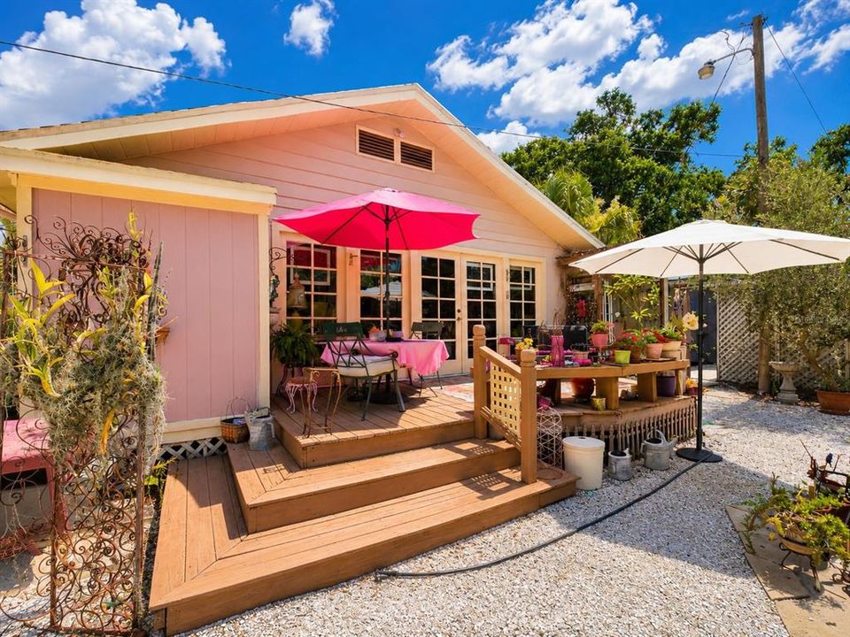 For Sale: $249,900 (2 beds, 2 baths, 1300 Square Feet)