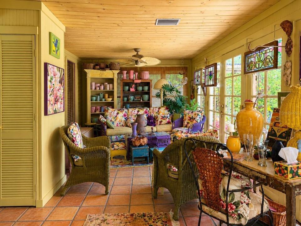 For Sale: $249,900 (2 beds, 2 baths, 1300 Square Feet)