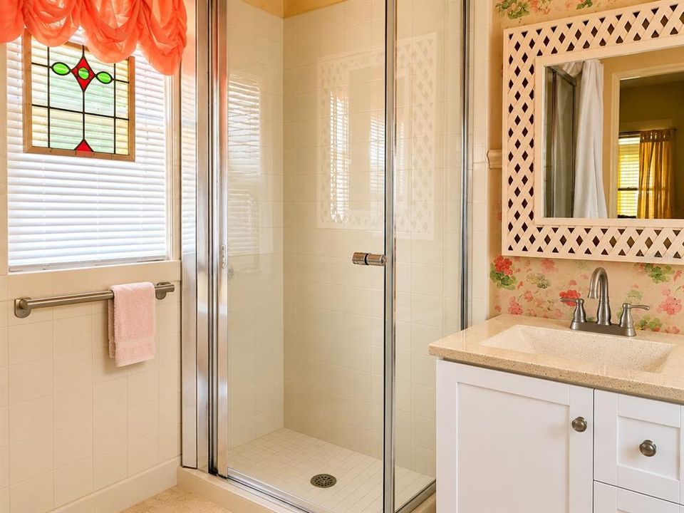 For Sale: $249,900 (2 beds, 2 baths, 1300 Square Feet)