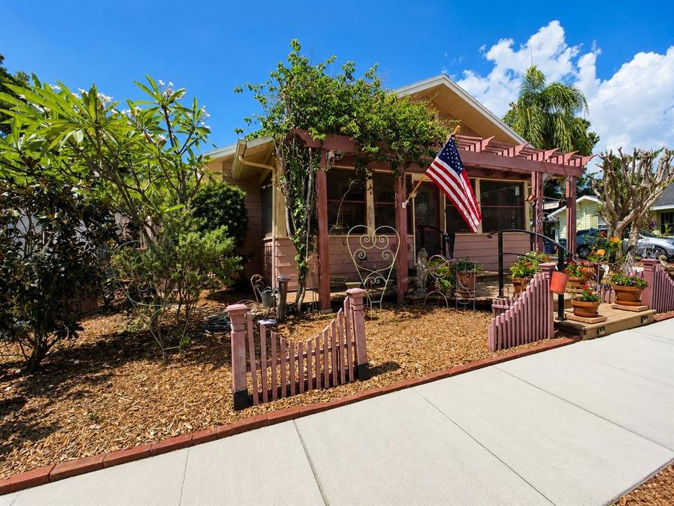 For Sale: $249,900 (2 beds, 2 baths, 1300 Square Feet)