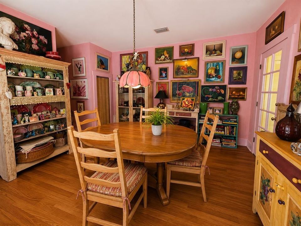 For Sale: $249,900 (2 beds, 2 baths, 1300 Square Feet)