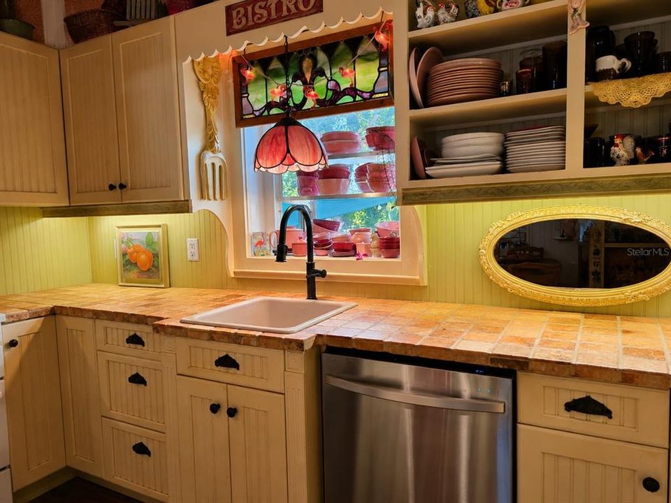 For Sale: $249,900 (2 beds, 2 baths, 1300 Square Feet)